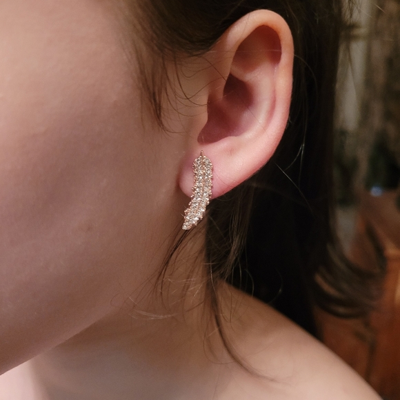 Beautiful leaf shaped Rose Gold color earrings covered w/ crystals. Brand new. - Picture 3 of 5